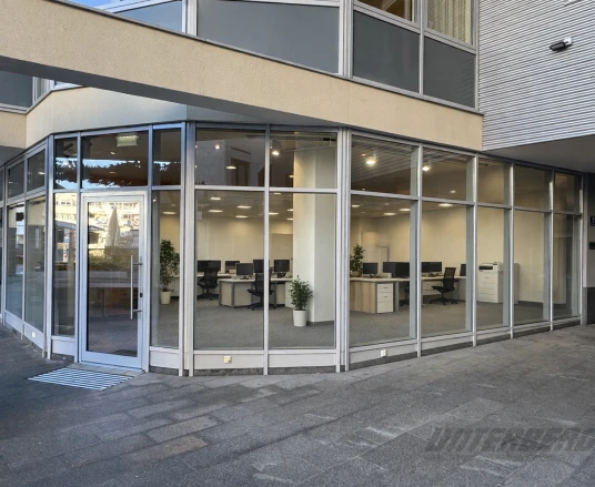 ! neue Miete im 1. Jahr ! ca. 65 m² Büro- und Ladenfläche im Zentrum von Kufstein